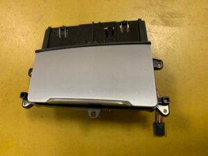 SCHOWEK POPIELNICZKA ZAPALNICZKA AUDI Q7 4M