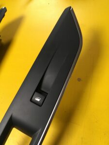 PRZEŁĄCZNIK SZYB PEUGEOT 3008 II PRAWY PASAŻERA EU