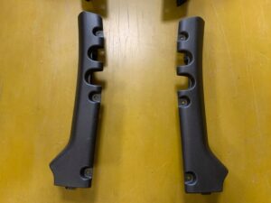 LISTWA OSŁONA KLATKI ŚRODEK PRAWA JEEP WRANGLER JL