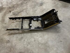 NAKŁADKA PANEL RAMKA OSŁONA TUNELU ŚRODKOWEGO RANGE ROVER EVOQUE II L551