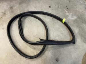 USZCZELKA DRZWI PRZÓD PRAWA PRAWY MERCEDES CLS W218