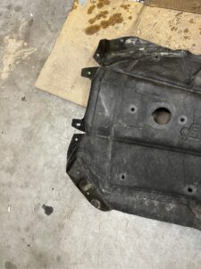 OSŁONA WYGŁUSZENIE WYGŁUSZKA TUNELU BMW 5 G30