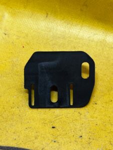 UCHWYT MOCOWANIE REFLEKTORA PRZÓD LEWY BMW 3 E90 E91 NOWY OEM