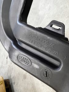 DOLOT KANAŁ TUNEL POWIETRZA TYŁ RANGE ROVER EVOQUE L538