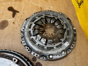 ZESTAW SPRZĘGŁO DOCISK TARCZA DWUMASA RENAULT 1.3 TCE