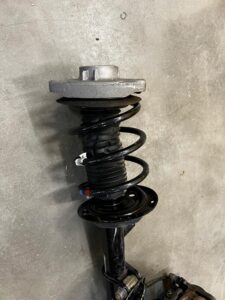 NOGA AMORTYZATOR ZWROTNICA ZAWIESZENIE PRZÓD PRAWY INFINITI Q30