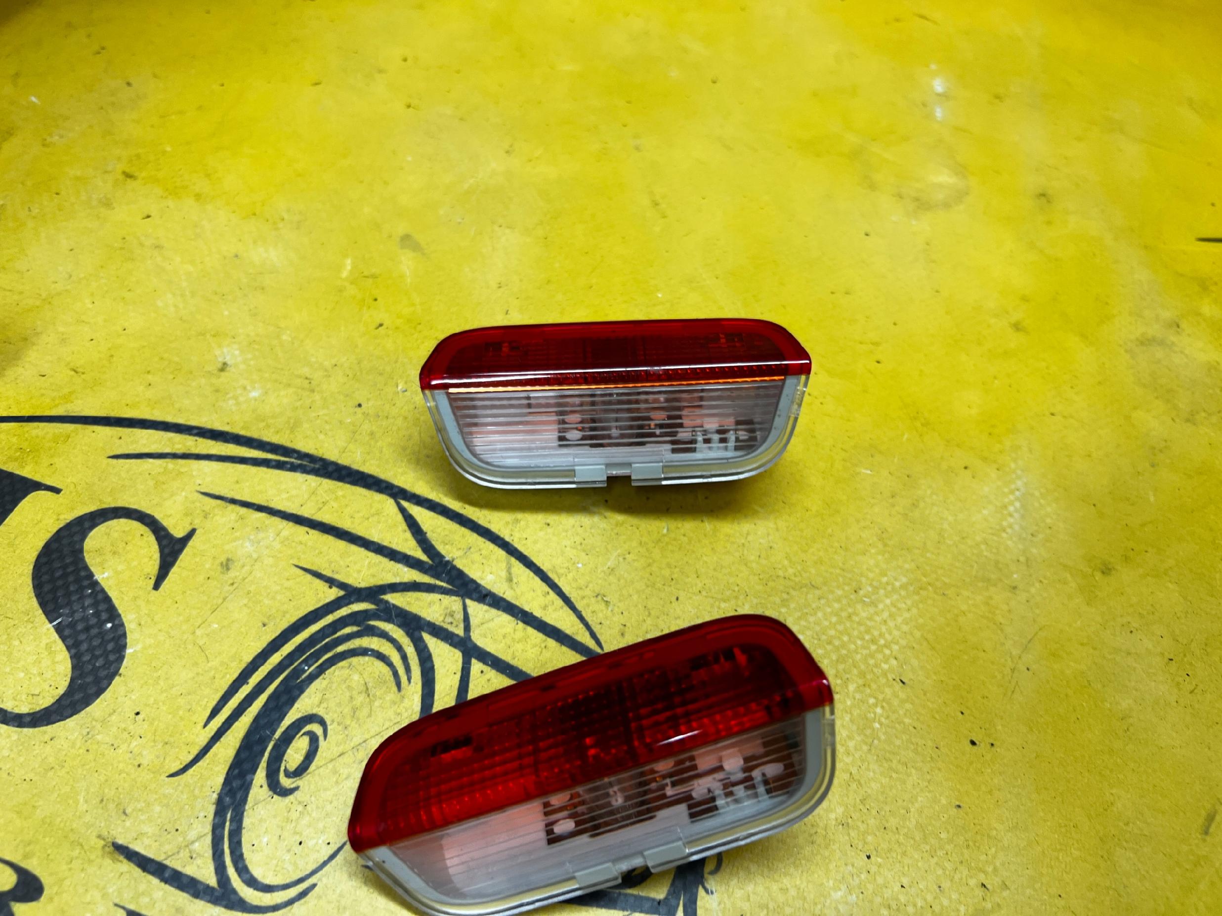 LAMPKA OSTRZEGAWCZA ODBLASK DRZWI PORSCHE MACAN 95B