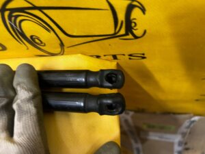 KOMPLET SIŁOWNIKI TELESKOPY KLAPY TYŁ BAGAŻNIKA FORD FIESTA MK8