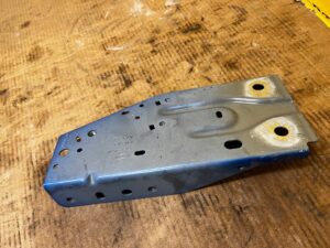 BLACHA UCHWYT WSPORNIK MOCOWANIE FORD BRONCO 21-