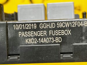 SKRZYNKA BEZPIECZNIKÓW RANGE ROVER EVOQUE II L551