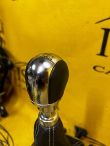 GAŁKA LEWAREK MIESZEK SKÓRA FORD FIESTA MK8