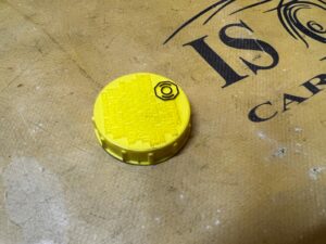 NAKRĘTKA KOREK ZBIORNICZKA PŁYNU HAMULCOWEGO SUBARU FORESTER VI SL 25-