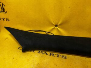 OSŁONA SŁUPKA PRAWY PRZÓD MERCEDES W176 ALCANTARA