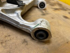 NOWY WAHACZ TYLNY TYŁ LEWY INFINITI Q50