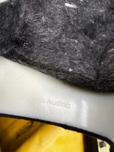 POSZYCIE OSŁONA OBUDOWA SŁUPKA PRZÓD A LEWY PORSCHE MACAN 95B