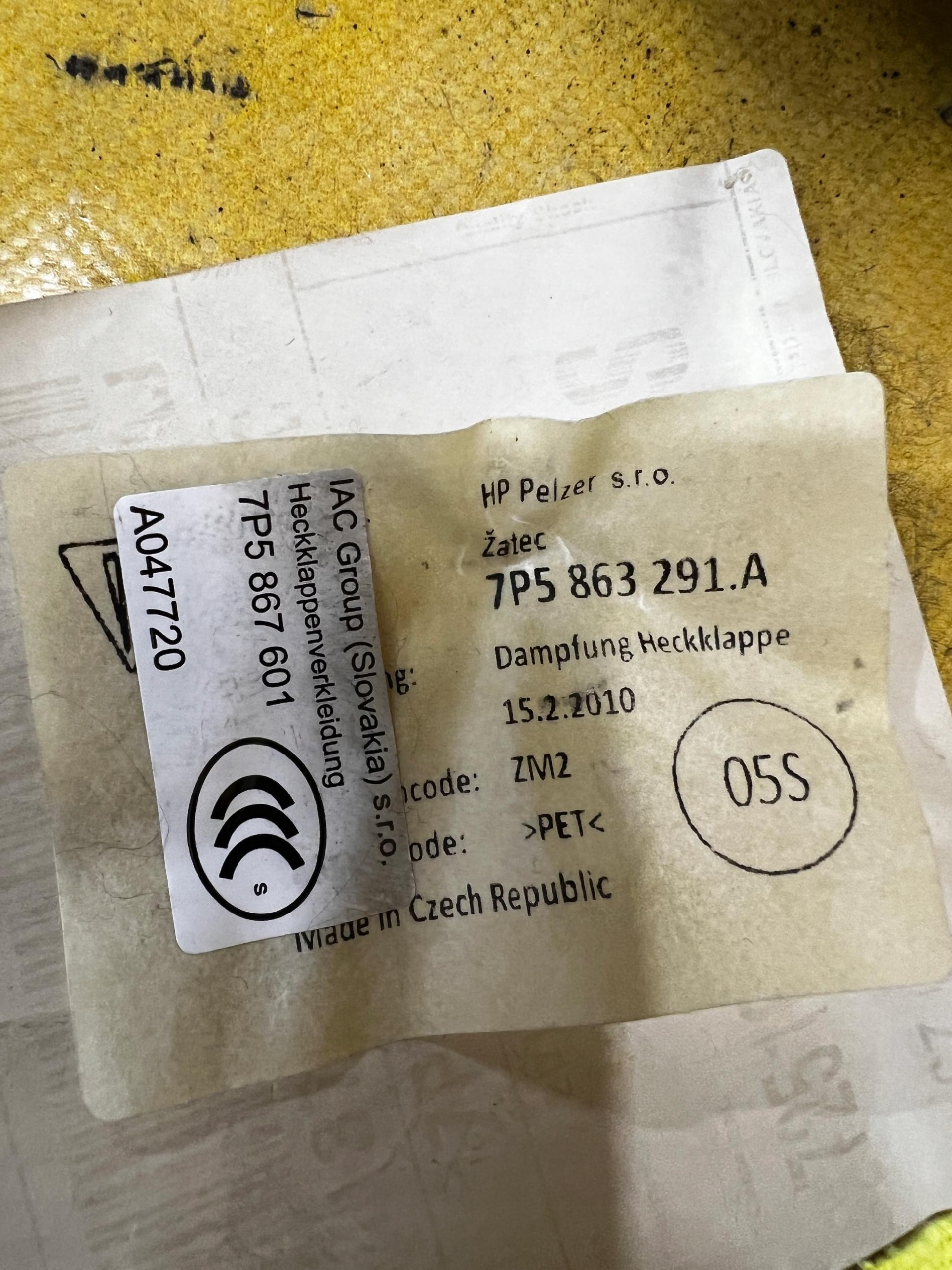 POSZYCIE TAPICERKA KLAPY BAGAŻNIKA PORSCHE CAYENNE II 7P5