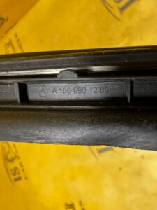 LISTWA SZYBY CZOŁOWEJ PRZÓD PRAWY MERCEDES GL X166