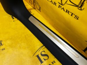PLASTIK OSŁONA PROGU SŁUPKA A PRZÓD PRAWA PRAWY AUDI A8 D4 4H