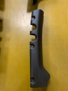 LISTWA OSŁONA KLATKI ŚRODEK LEWA JEEP WRANGLER JL