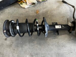 ZWROTNICA AMORTYZATOR MCPHERSON SPRĘŻYNA LEWA SKODA SCALA 1.0 TSI