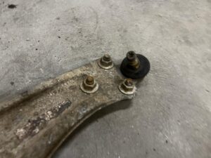 WAHACZ PRZÓD PRZEDNI PRAWY PEUGEOT 308 II T9