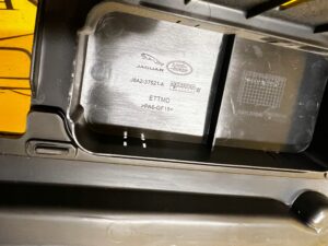 POSZYCIE OSŁONA OBUDOWA SŁUPKA TYŁ C PRAWA PRAWY RANGE ROVER VELAR L560