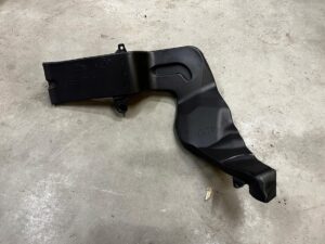 KANAŁ TUNEL POWIETRZA LEWY RANGE ROVER VELAR L560