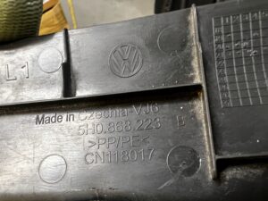 POSZYCIE OSŁONA OBUDOWA SŁUPKA PRZÓD A LEWA LEWY VOLKSWAGEN GOLF VIII HB