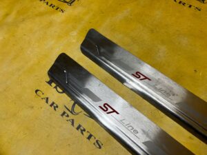 KOMPLET LISTWY LISTWA PROGOWE PROGOWA FORD FIESTA MK8 ST-LINE