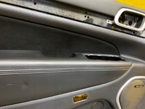 TAPICERKA BOCZEK DRZWI PRZÓD LEWY JEEP GRAND CHEROKEE WK2 HARMAN/HARDON