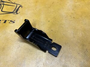 ZATRZASK RYGIEL OPARCIA FOTELA KANAPY TYŁ ŚRODKOWY PRAWY PORSCHE MACAN 95B