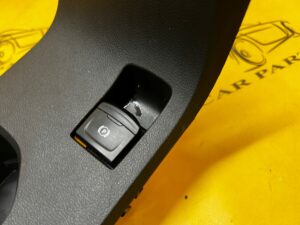 UCHWYT NA KUBEK DEKOR TUNELU PRZEŁĄCZNIK HAMULCA DACIA JOGGER SANDERO III