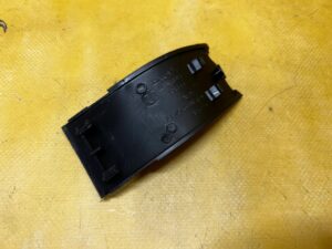 OSŁONA ZAŚLEPKA RELINGU DACHOWEGO PRAWA DACIA SANDERO II STEPWAY