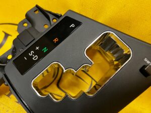 OSŁONA DEKOR WYBIERAKA SKRZYNI BIEGÓW TUNELU LEXUS RX 450H III 3 AL10