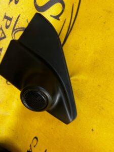 OSŁONA GŁOŚNIKA LUSTERKA GŁOŚNIK TRÓJKĄT PRAWY PRAWA TOYOTA HILUX VIII 8