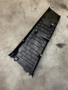 OSŁONA POSZYCIE SŁUPKA ŚRODKOWEGO B PRAWA PRAWY RENAULT CAPTUR I PRZEDLIFT