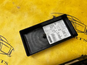 SKRZYNKA PUSZKA BEZPIECZNIKÓW CHEVROLET CORVETTE C5 97-04