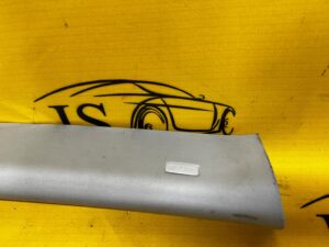 OSŁONA POSZYCIE SŁUPKA A PRZÓD PRAWA PRAWY RANGE ROVER VELAR L560