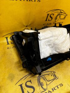 SCHOWEK DESKI PASAŻERA PRAWY INFINITI Q30 QX30