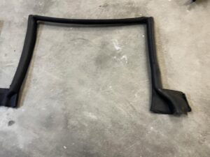 USZCZELKA DRZWI SZYB KAROSERII GÓRNA LEWA 4 DRZWI FORD BRONCO 21-