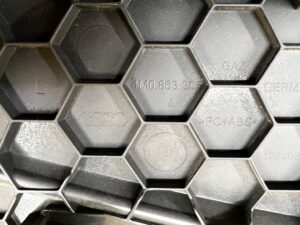 LEWA OSŁONA TAPICERKA TUNELU ŚRODKOWEGO AUDI SQ7 Q7 4M0