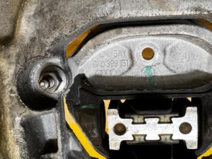 ŁAPA PODUSZKA PODPORA MOCOWANIE SKRZYNI BIEGÓW PORSCHE MACAN 95B 2.0 TFSI