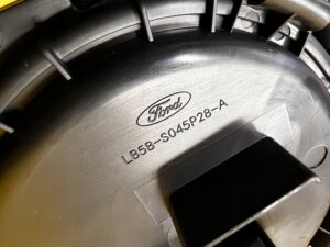 SCHOWEK UCHWYT NA KUBKI CUPHOLDER TUNELU ŚRODKOWEGO FORD EXPLORER VI MK6