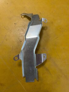 WSPORNIK BLACHA MOCOWANIE UCHWYT INFINITI Q50