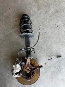 NOGA ZWROTNICA AMORTYZATOR MCPHERSON PRZÓD PRAWY DACIA SANDERO III 1.0 SCE