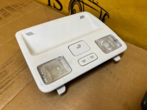 LAMPKA OŚWIETLENIE PODSUFITKI PRZÓD SOS FORD KUGA MK3 LIFT