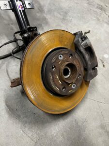 NOGA AMORTYZATOR ZWROTNICA PRZÓD PRAWY DACIA SANDERO III 1.0 TCE 2023R