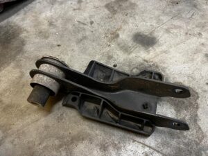 WAHACZ TYŁ TYLNY PRAWY RANGE ROVER VELAR L560