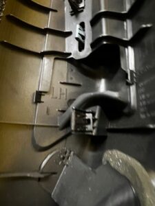 POSZYCIE OSŁONA OBUDOWA SŁUPKA PRZÓD A LEWY FORD BRONCO 21-