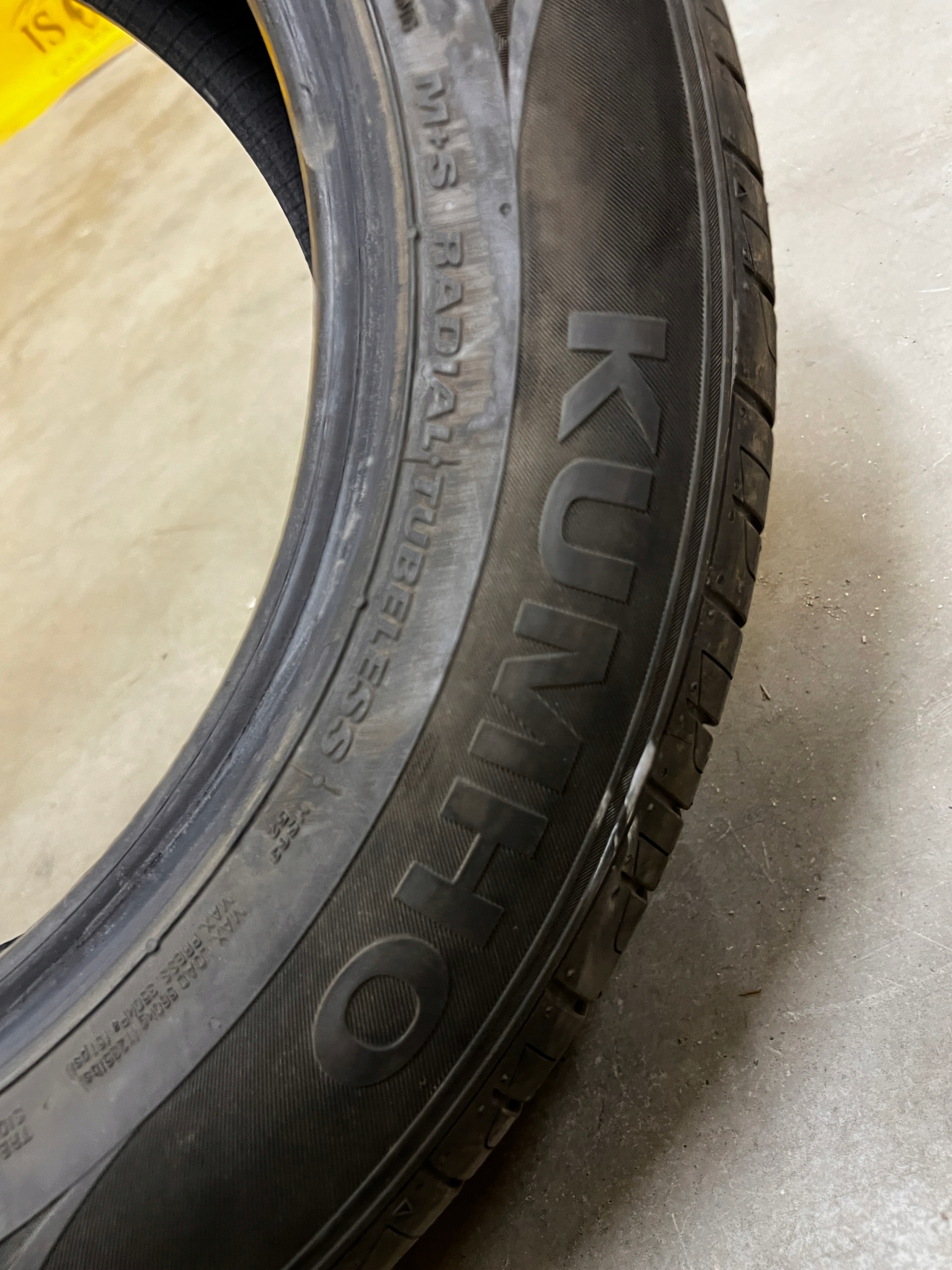 OPONY LETNIE KUMHO SOLUS HS63 185/65 R15 88H 2024R 4 SZT